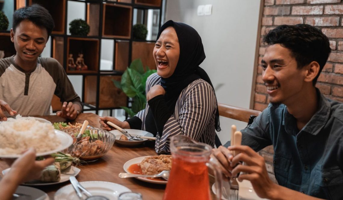Gak Perlu Grogi, Ini 5 Tips Psikologi Bukber Bersama Mantan dari Psikolog UM 1 bukber bersama mantan
