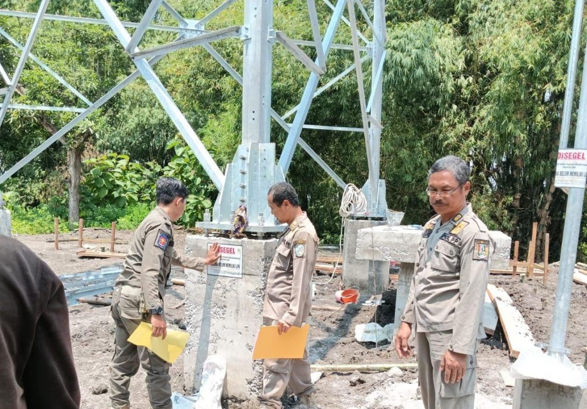 Tower telekomunikasi.