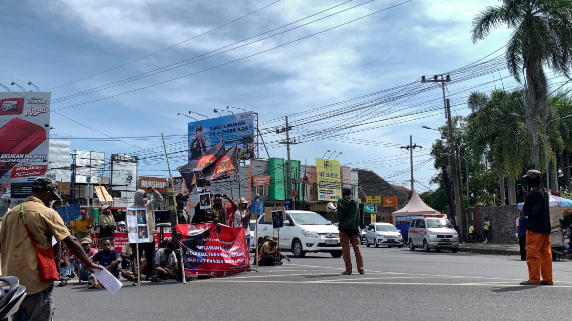 Aksi Demo AMP Komite Jember, Buntut Video Viral Penyiksaan Warga Sipil di Tanah Papua 1 AMP Komite Jember.