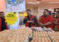 Daging ayam dan telur.