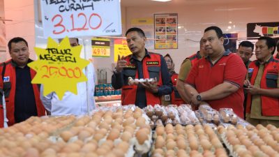 Daging ayam dan telur.