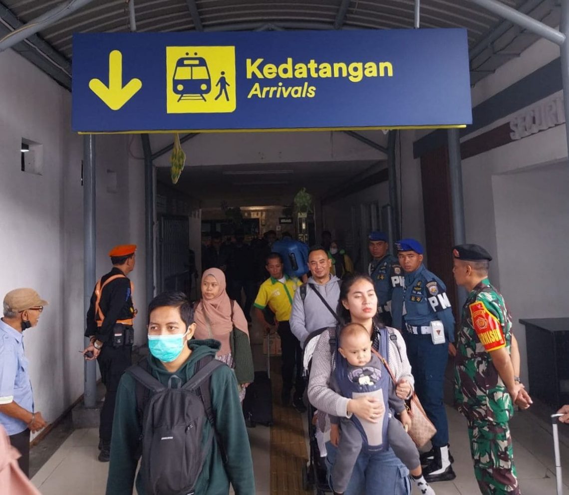 Selama Angkutan Lebaran 2024, KAI Daop 8 Surabaya Catat Peningkatan Penumpang 10 Persen 1 Daop 8 Surabaya.