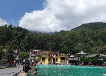 Wisata Air Panas Padusan Mojokerto, Pemandian Antimainstream Sajikan View Pegunungan Jadi Momen Manis Liburan yang Anti Boros 1 Wisata Air Panas Padusan.