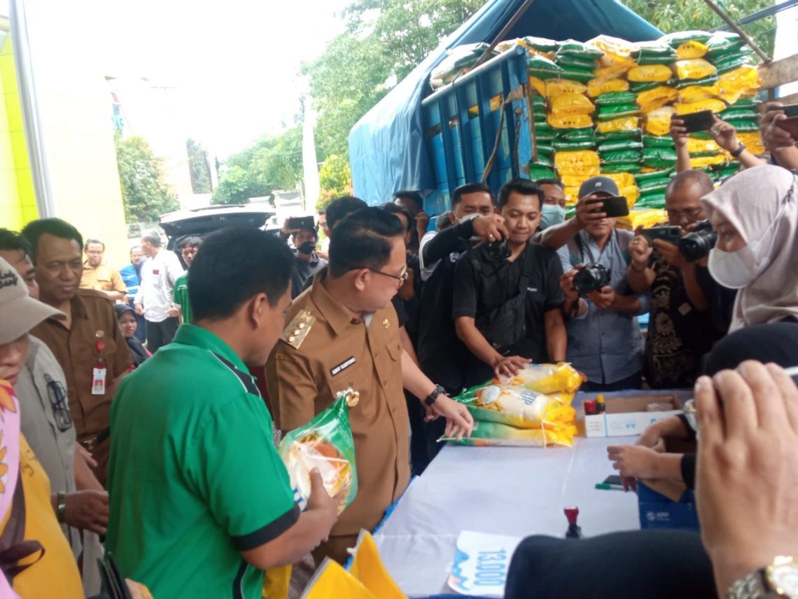Asyik! Jelang Hari Raya Idulfitri 2024, Harga Beras di Jatim Mulai Turun Sampai Rp15 Ribu 1 Harga beras.