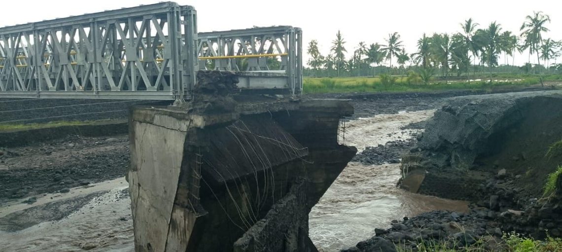 Cuaca Ekstrem! Banjir Lahar Dingin Semeru Terjang Jembatan di Kabupaten Lumajang hingga Putus Total 1 Banjir Lahar Dingin Semeru.