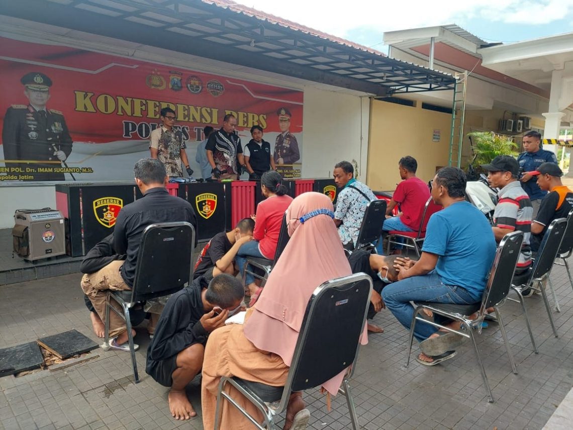 Tantang Pengguna Jalan hingga Serang Polisi saat Konvoi, Gerombolan Pemuda di Tuban Diamankan: Nangis Minta Maaf Orang Tua 1 Gerombolan pemuda di Tuban.