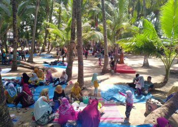 Wisata Pantai Kelapa.