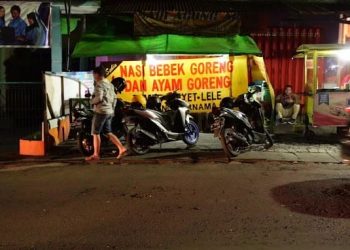 Warung Lalapan Purnama.