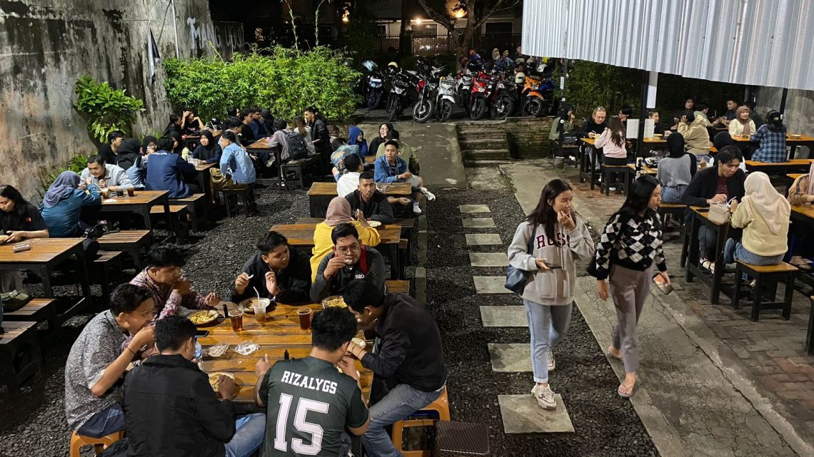 Selera Boleh Beda, Warmindo Mang Ujo Tetap Primadona Mahasiswa Malang 1 Warmindo Mang Ujo