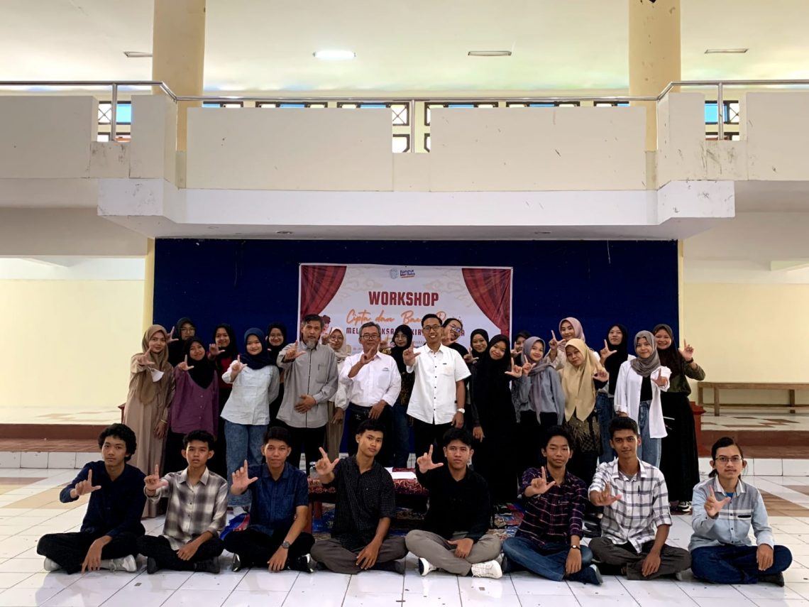 minat bersastra lewat workshop cipta baca puisi