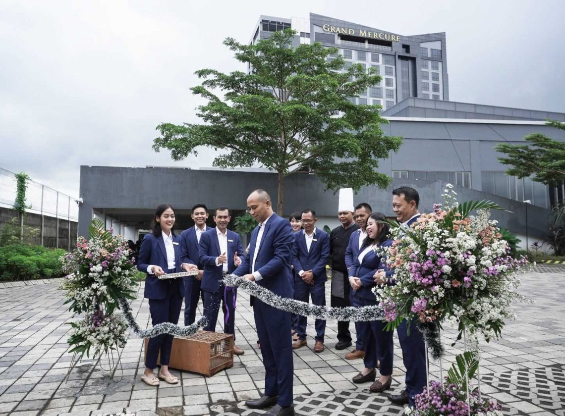 Grand Mercure Malang Mirama Resmikan Aviary