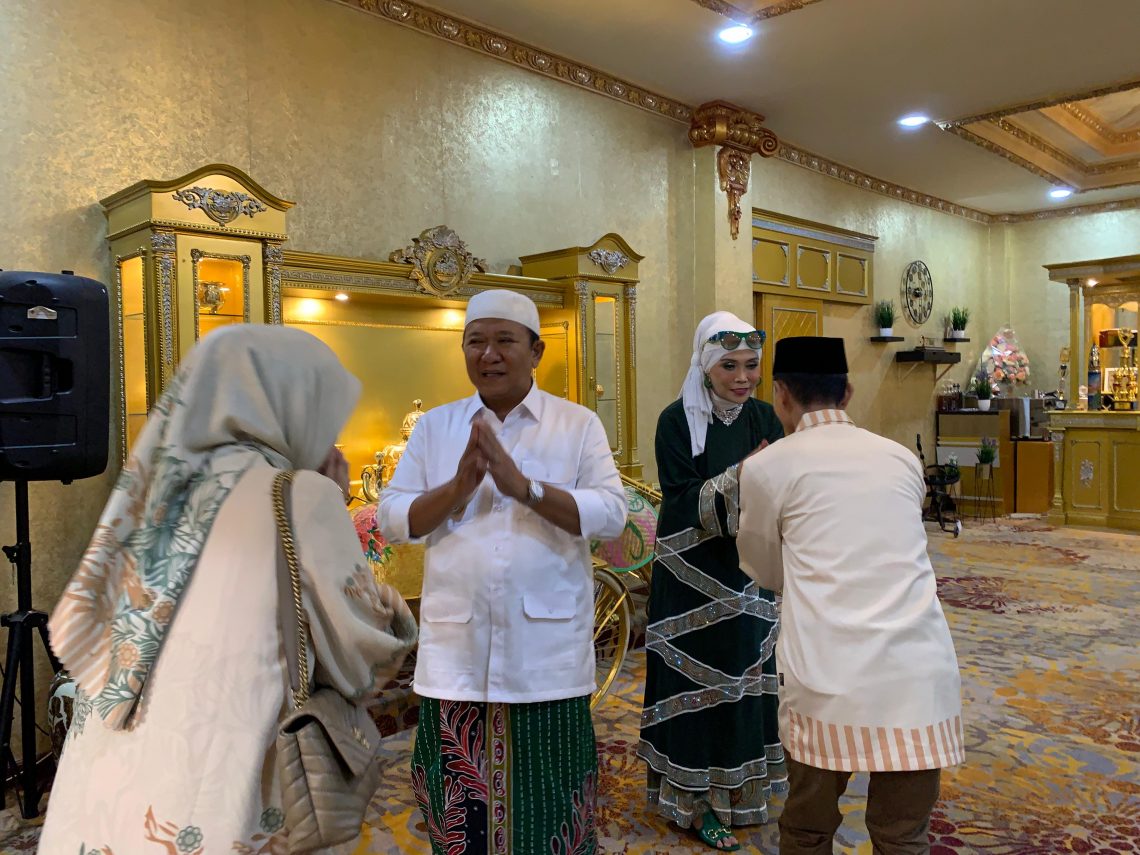 Lebih Dekat dengan Warganya, Bupati Jember Gelar Open House di Hari Raya Idulfitri 1445 Hijriah 5 Open House di Hari Raya Idulfitri