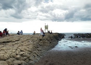 Tips Berenang Aman di Pantai Selatan