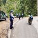 Imbas Tanah Longsor, Petugas Tutup Jalur Lumajang-Malang via Piket Nol 10 Lumajang-Malang.