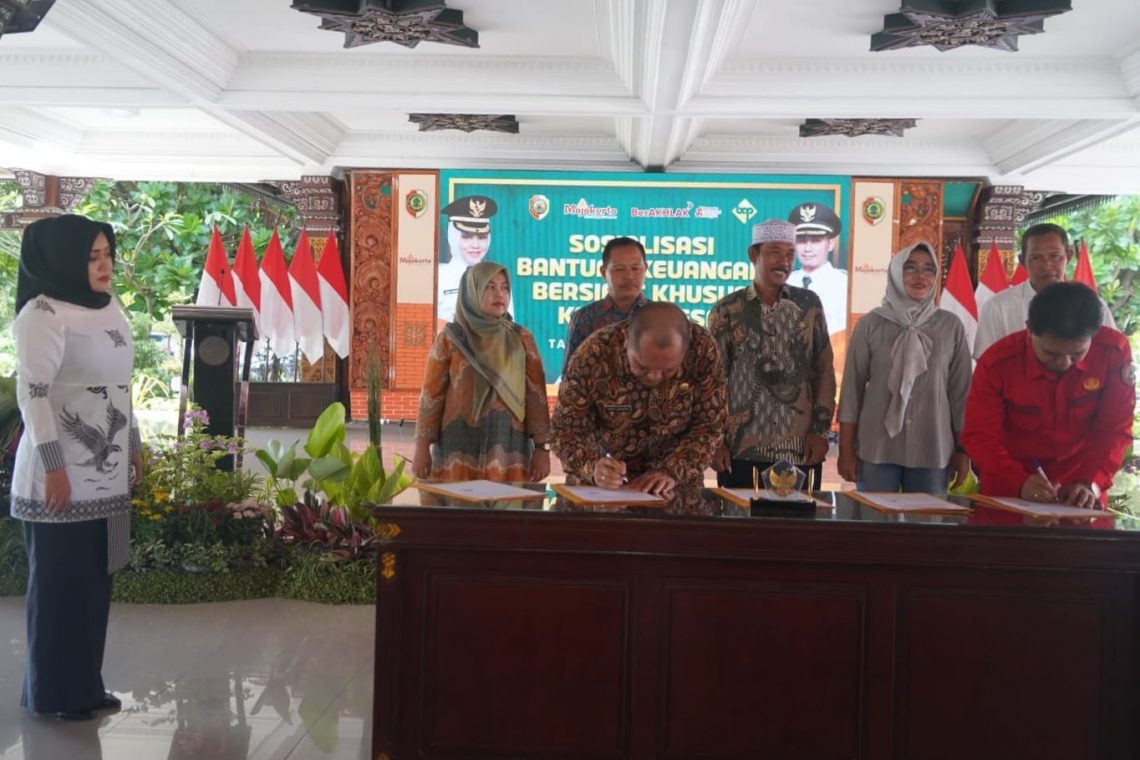 Desa di Mojokerto Digelontor Bantuan Rp71,2 M, Ini Pesan Bupati Ikfina 1 Bupati Mojokerto