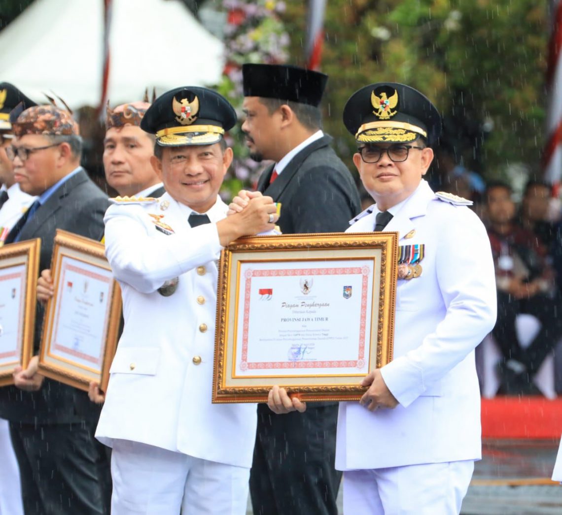 Skor EEPD Tertinggi Nasional, Pemprov Jatim Kantongi Penghargaan Prestasi Pemerintah Daerah dari Kemendagri 1 Adhy Karyono 3