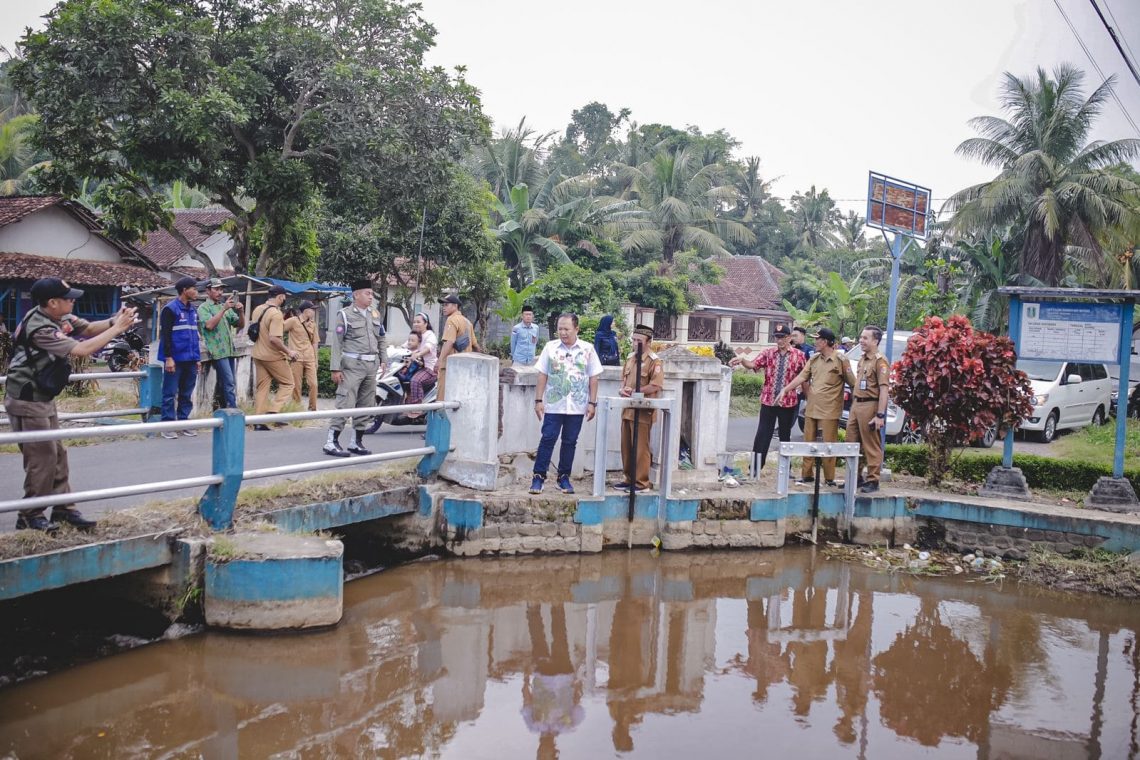 Tinjau Jembatan Penghubung Desa Gunungsari-Sukoreno, Bupati Jember Beri Solusi Atasi Angka Kecelakaan 1 Bupati Jember.