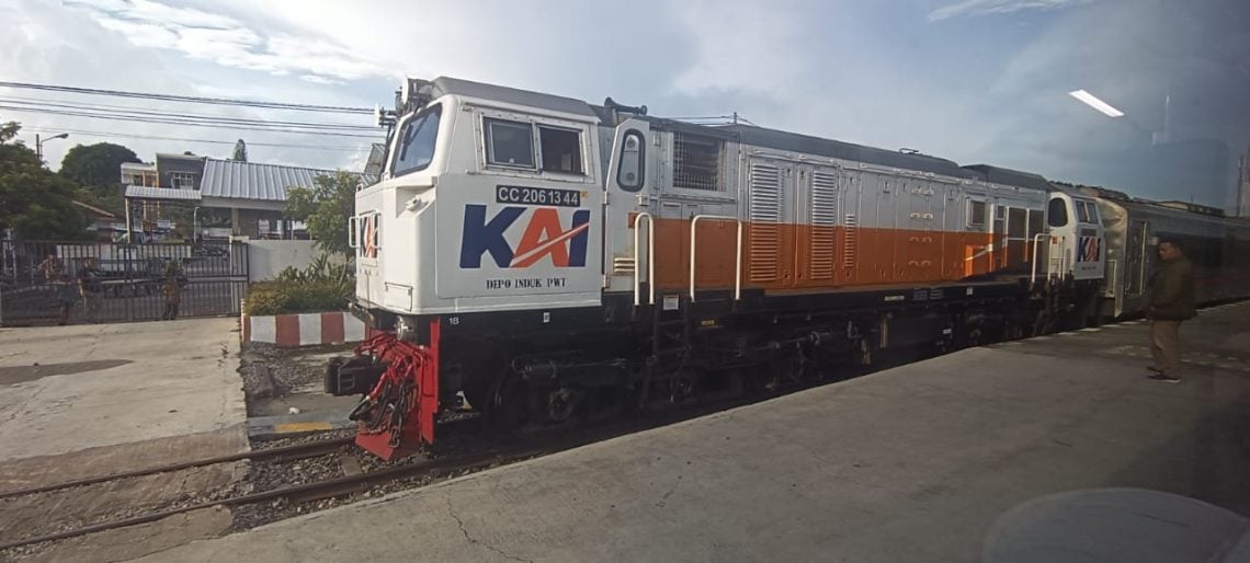 Dua Kereta Api Sempat Diminta Berhenti Luar Biasa Pasca Gempa M 4,9 Guncang Malang 1 Kereta Api