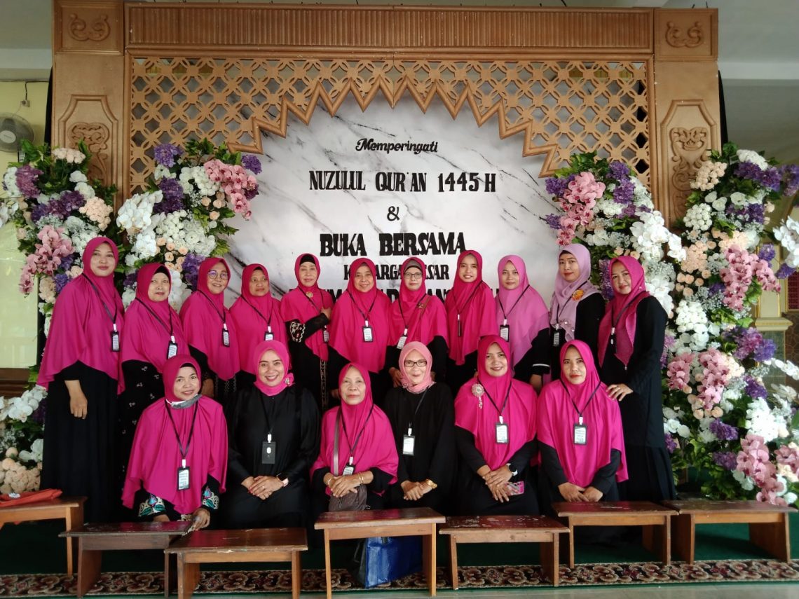 Wajah Cerah Jamaah Emak-Emak di Jember Khatam Alquran 6 Kali 1 Khatam Alquran