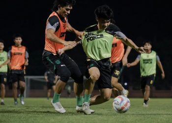 Tim Persebaya saat menjalani latihan di Lapangan Thor Surabaya