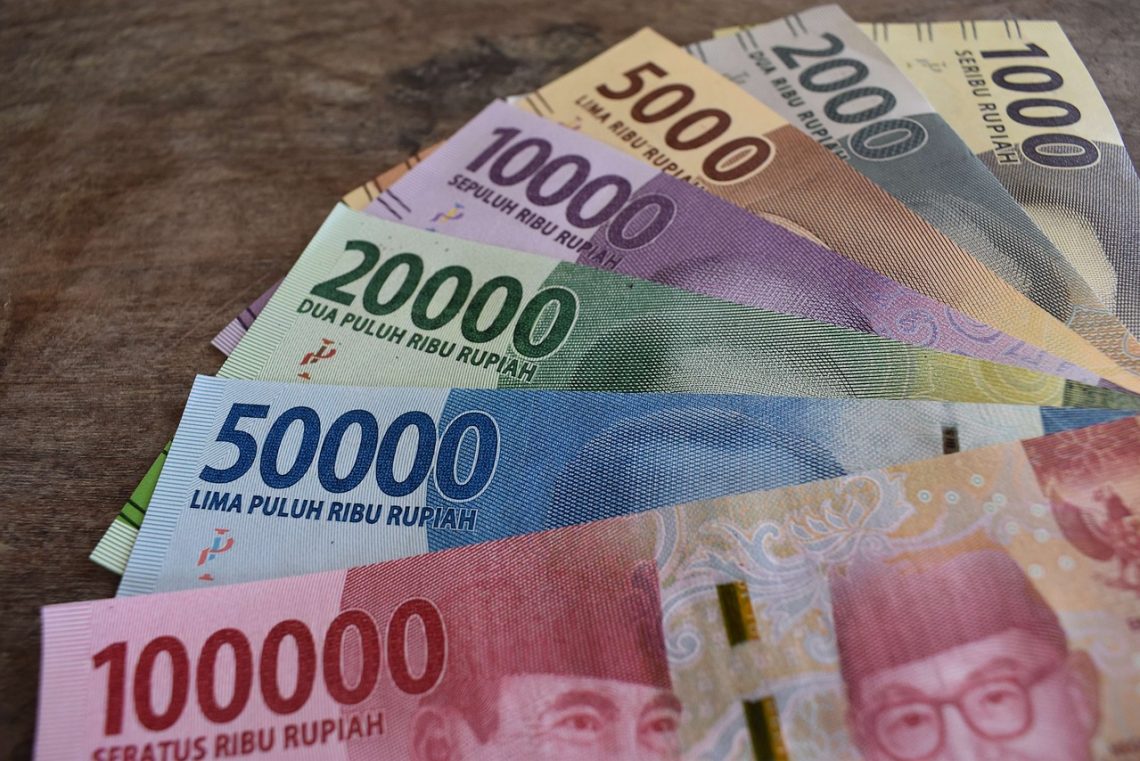 Bagaimana Hukum dalam Islam, Tukar Uang Baru di Jasa Penukaran Jelang Lebaran? 1 Uang Baru