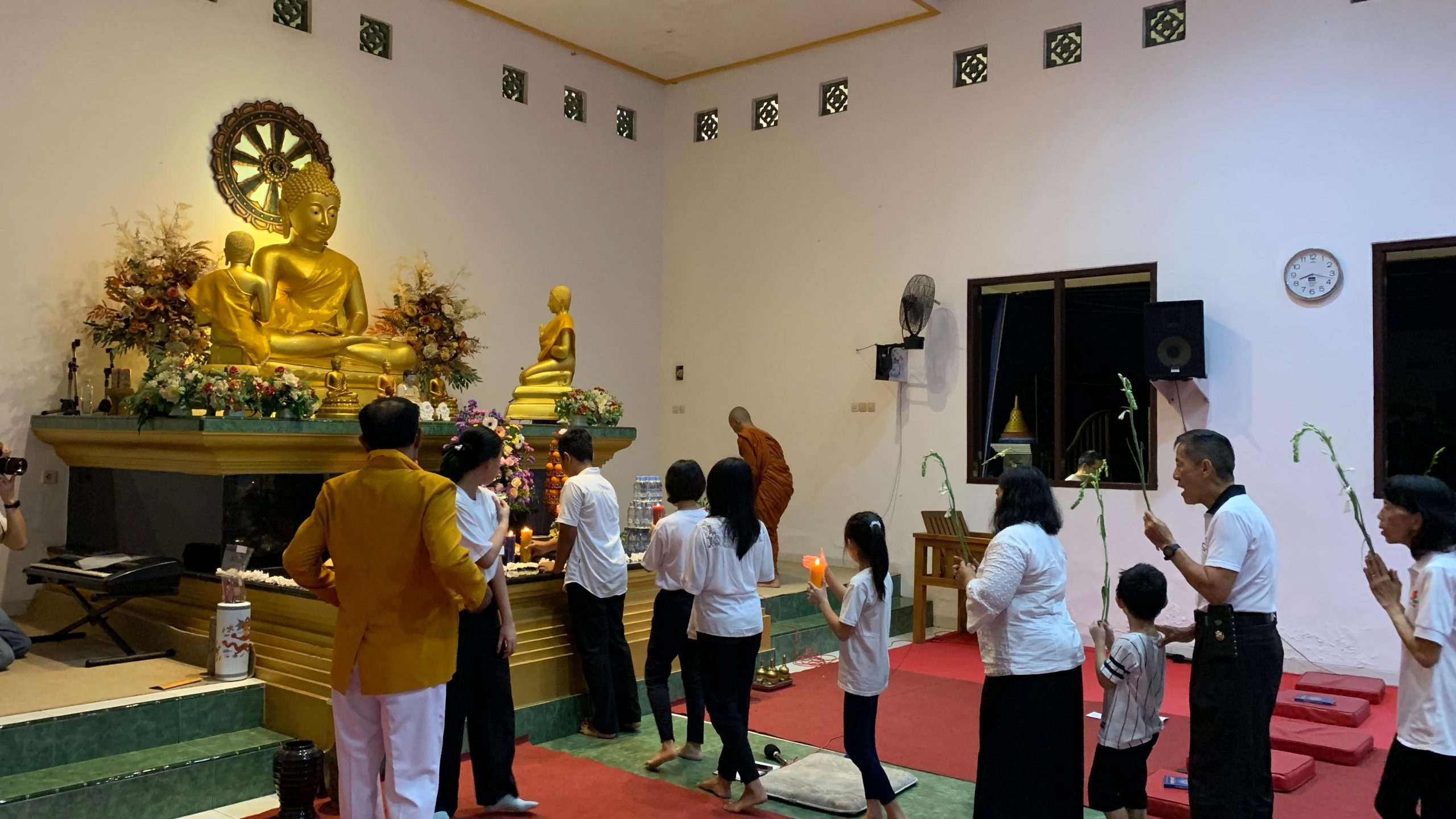 Malam Tri Suci Waisak di Vihara Dhamma Metta Jember