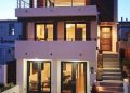 Desain rumah 3 lantai dengan rooftop.
