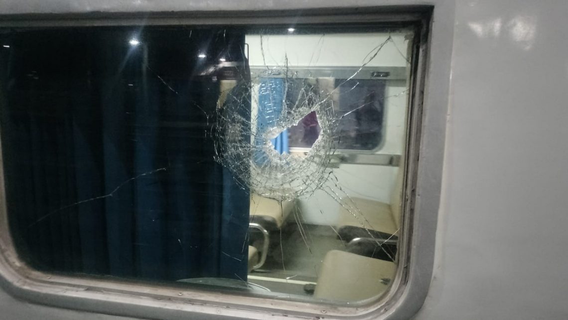 KAI Daop 8 Surabaya Kecam Aksi Vandalisme Pelaku Pemecah Kaca KA Pasundan, Dua Penumpang Luka 1 KA Pasundan.