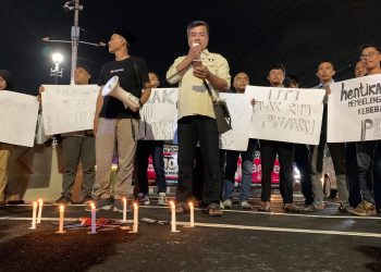 Aksi Damai Tolak RUU Penyiaran, Puluhan Wartawan dari Tiga Organisasi di Jember Demo Jalan Mundur 3 RUU Penyiaran.