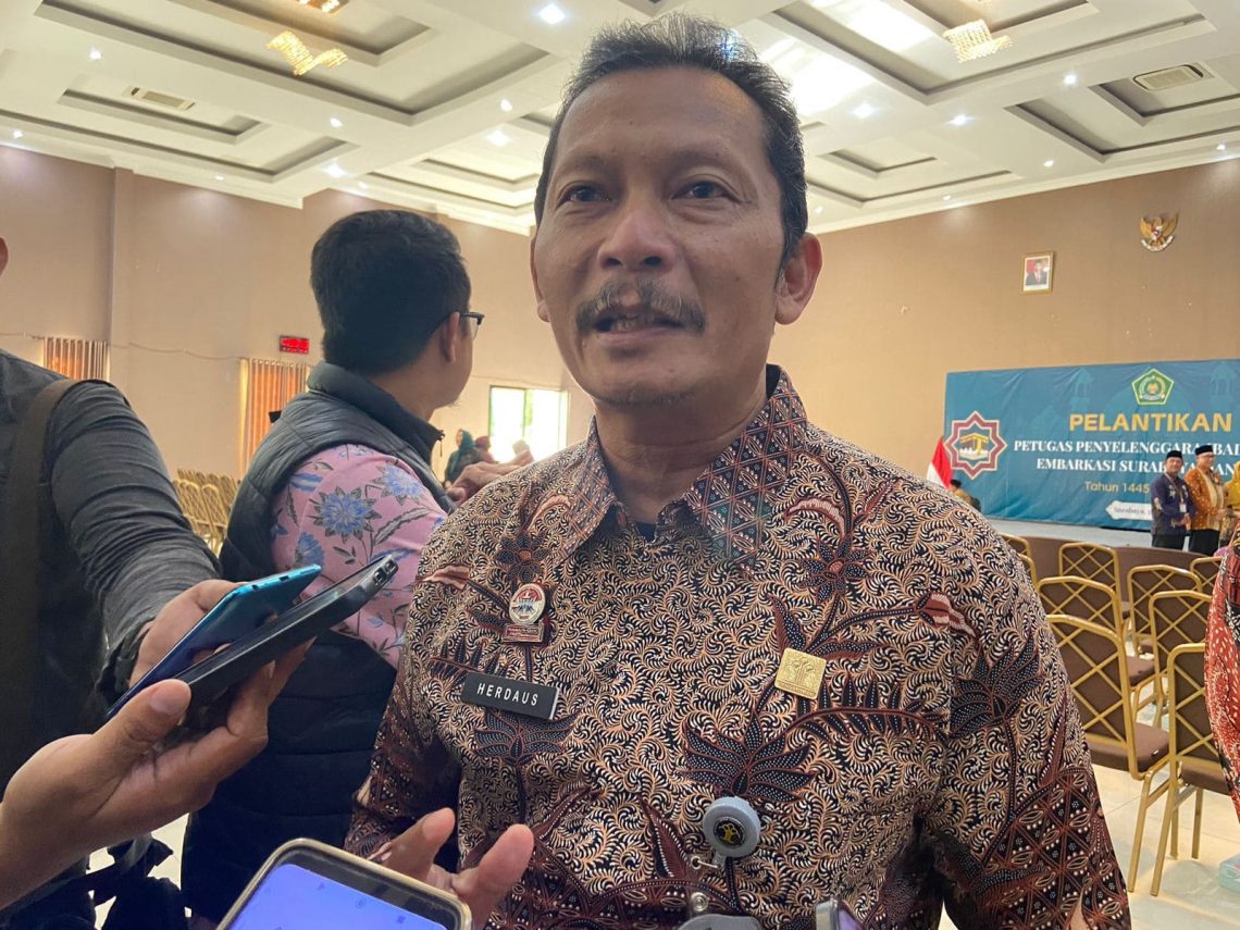 Kanwilkumham Jatim Pastikan Paspor dan Dokumen Jamaah Haji Embarkasi Surabaya Rampung 100 Persen 1 Jamaah haji.