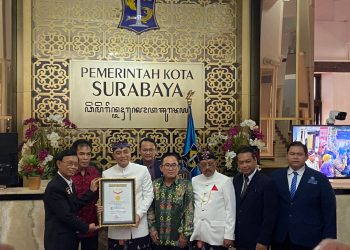 Pecahkan Rekor MURI, Peradi Surabaya dan Pemkot Kerja sama Beri Bantuan Hukum Gratis untuk 1.368 Balai RW 1 Peradi Surabaya.