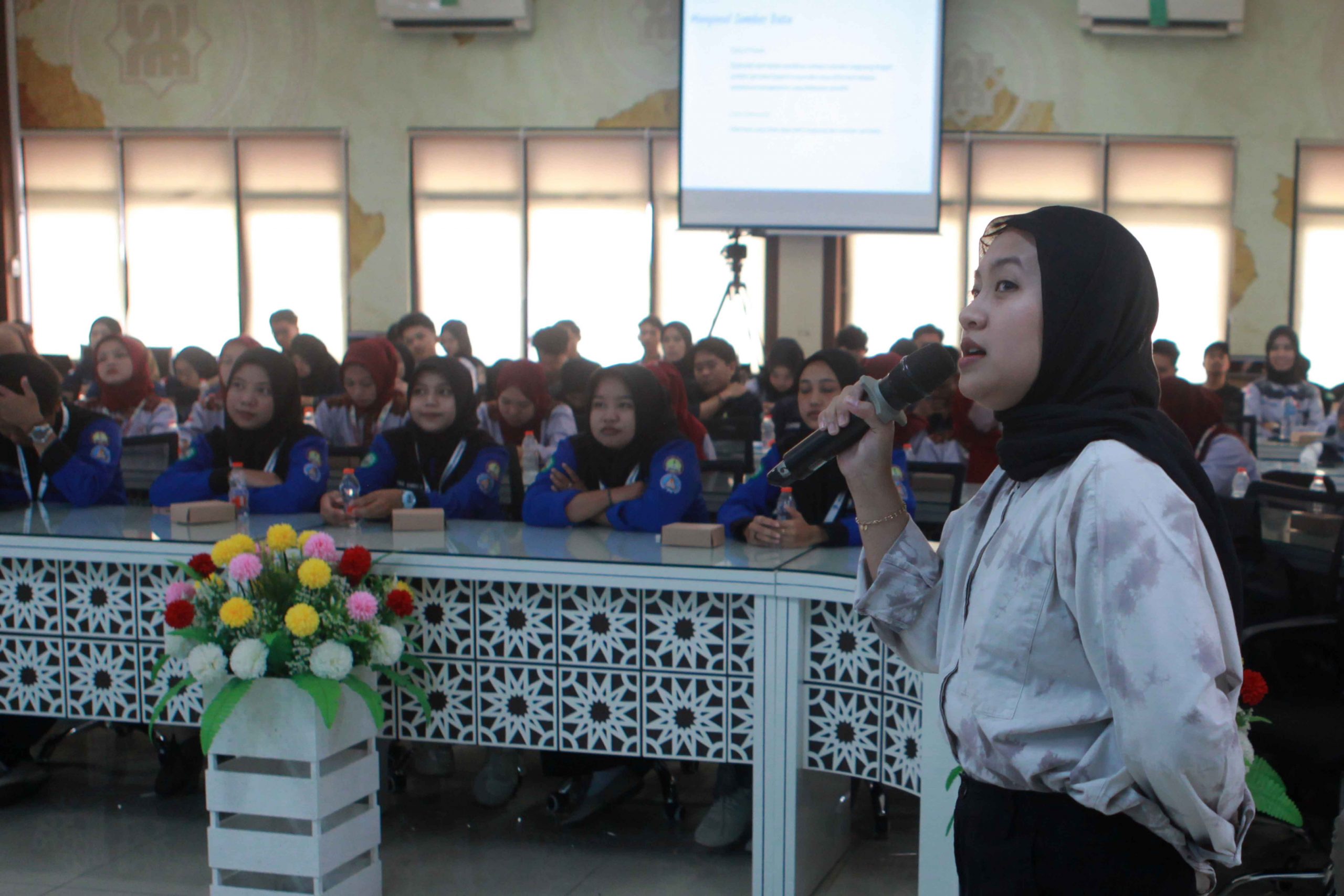 Dekan FEB Unisma Berharap Mahasiswa Aktif Menulis Usai Ikuti Kelas Tirto Malang yang Diselenggarakan Tugujatim.id X Tirto.id 4 Kelas Tirto 4