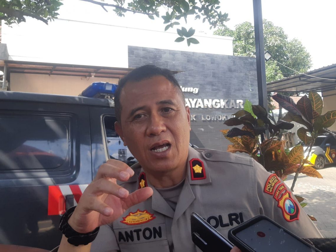 Mayat wanita.