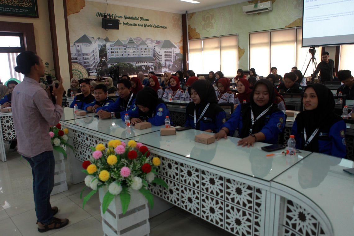 Dekan FEB Unisma Berharap Mahasiswa Aktif Menulis Usai Ikuti Kelas Tirto Malang yang Diselenggarakan Tugujatim.id X Tirto.id 1 Kelas Tirto 2