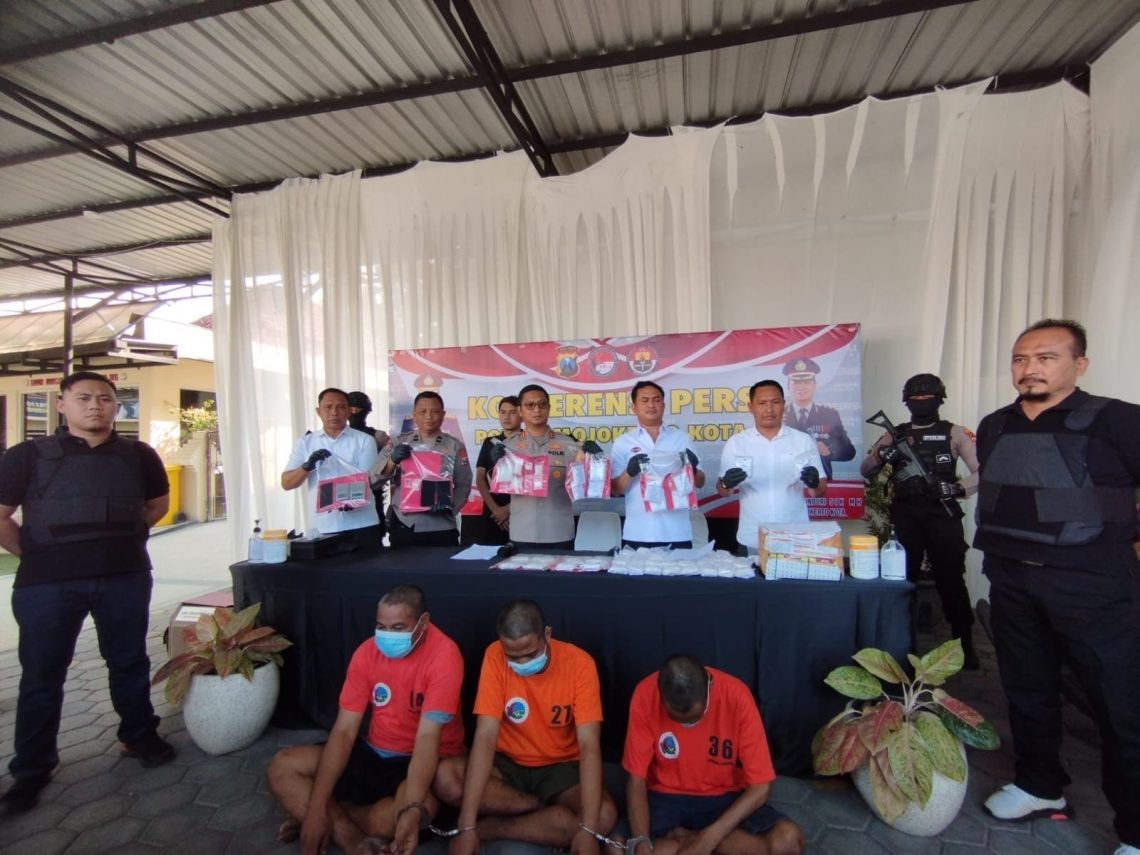 Residivis Pengedar Narkoba Tergiur Untung Besar Diringkus Polres Mojokerto Kota, Sabu Senilai Ratusan Juta Rupiah Disita 1 Polres Mojokerto Kota.