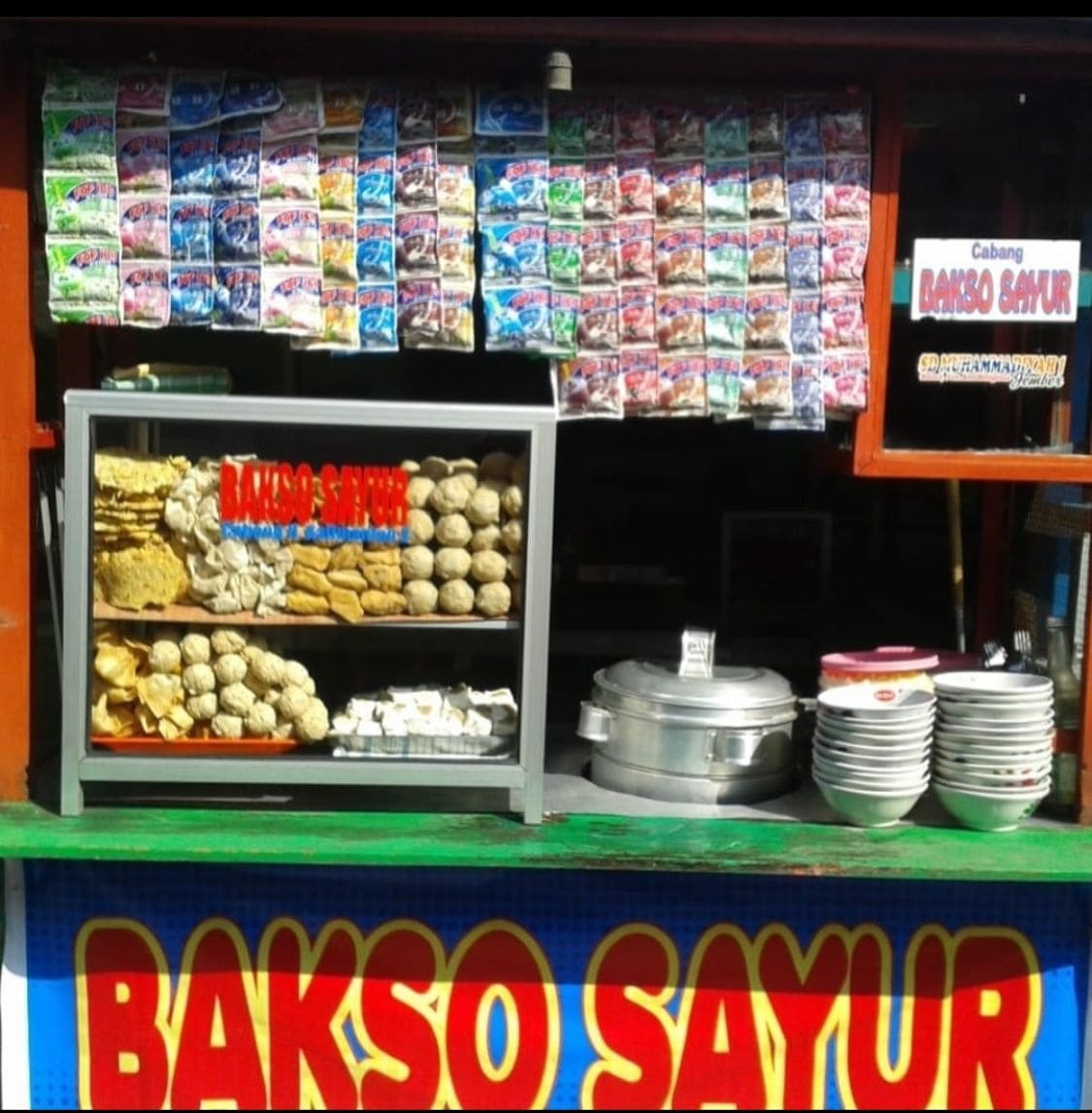 3 Rekomendasi Kuliner Bakso Murah 10 Ribuan di Sekitar Kampus Unej Jember, Rasanya Maknyus Cocok untuk Anak Kos Hemat Budget 4 Kuliner bakso murah di Unej Jember.