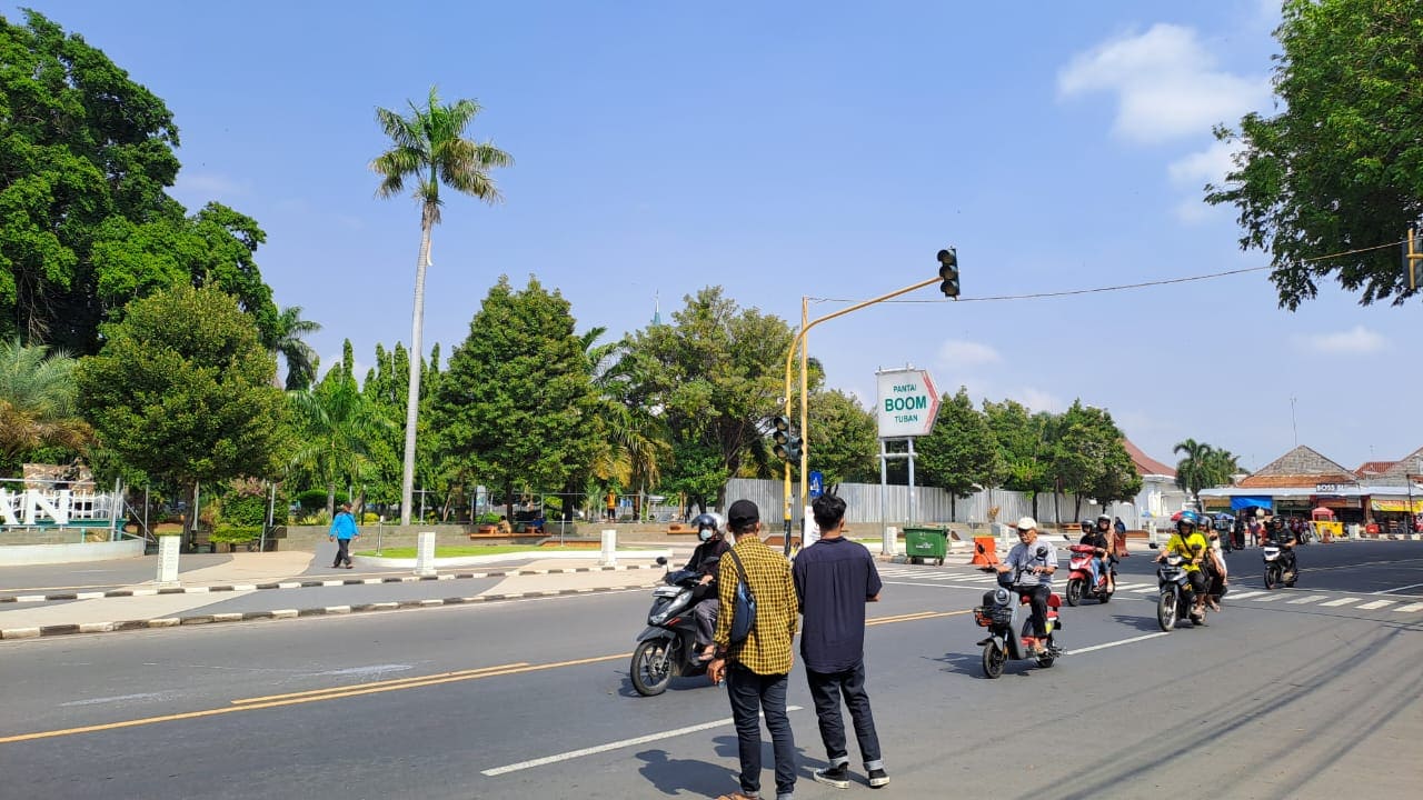 Proyek Penataan Dimulai, Renovasi Alun-Alun Tuban Telan Rp18 Miliar Ciptakan Ruang Terbuka Hijau yang Modern 2 Renovasi di Alun-Alun Tuban.
