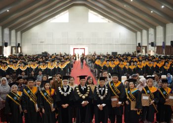 301 Mahasiswa Berbagai Prodi Diwisuda