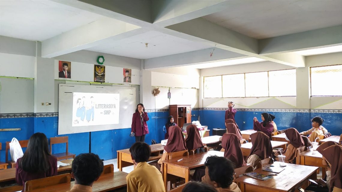Mahasiswa Binus Malang Berbagi Praktik Baik, Tumbuhkan Literasi di Sekolah Pinggiran 5 Mahasiswa Binus Malang