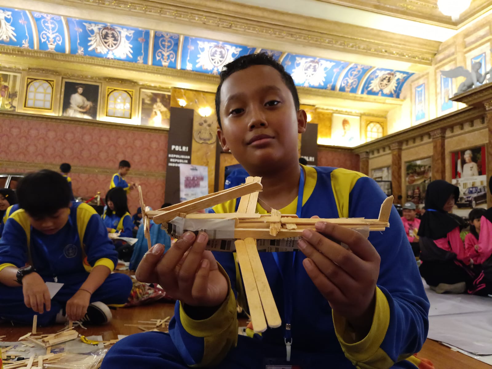 Ratusan Anak-Anak Pelajar Antusias Ikuti Lomba Kolase Pesawat Terbang Di Museum Angkut 4 Lomba Kolase Pesawat Terbang DI Museum Angkut