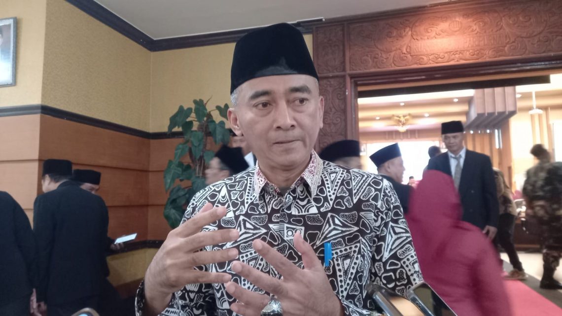 Pasca OTT, BKPSDM Kabupaten Malang Ancam Pecat Pegawai Dispendukcapil jika Terbukti Tarik Pungli E-KTP 1 Pegawai dispendukcapil.