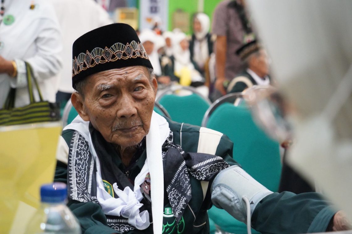Usia 109 Tahun, Hardjo Mislan Jadi Jamaah Haji Tertua Se-Indonesia di Embarkasi Surabaya 1 Hardjo Mislan.