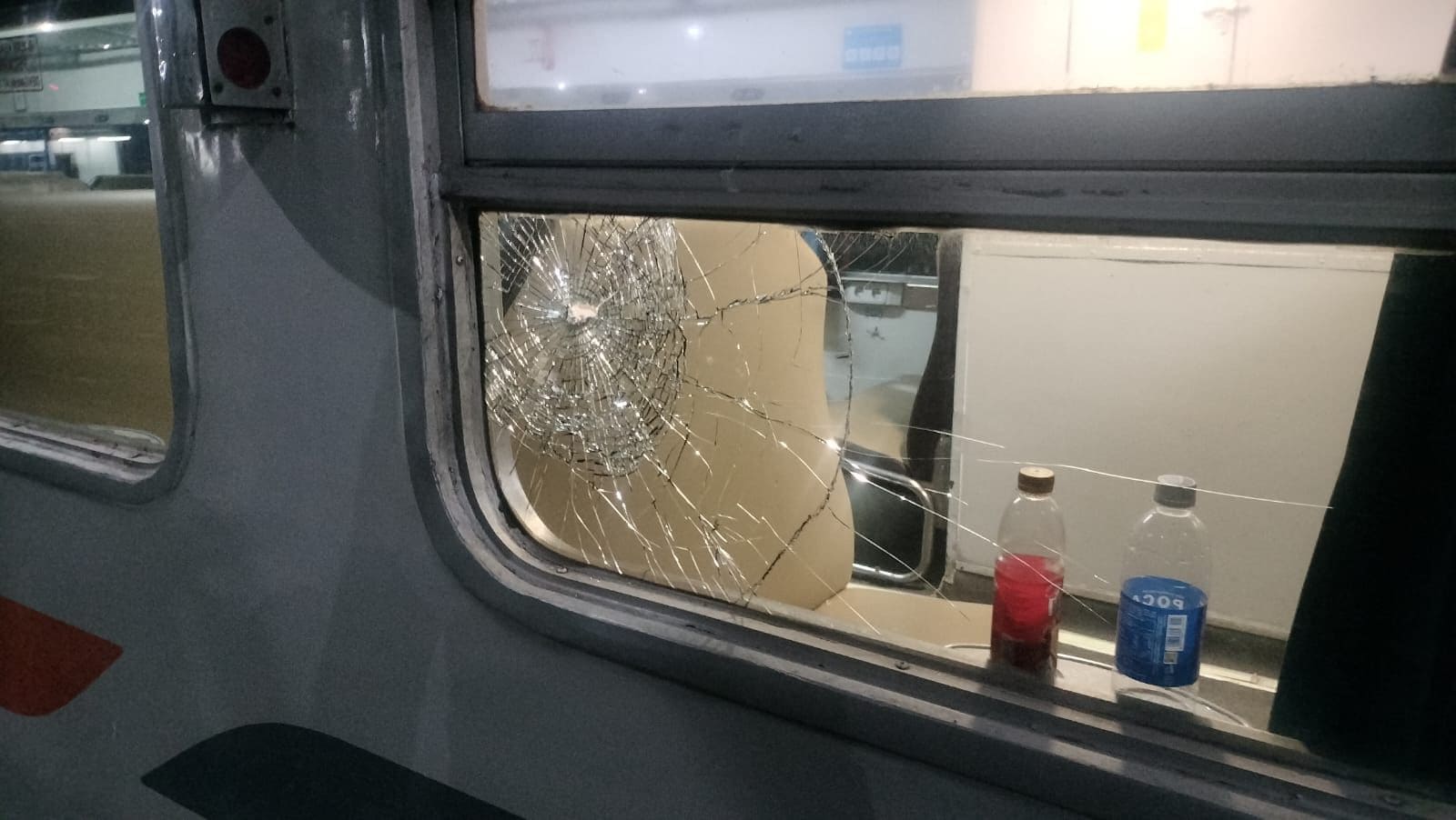 KAI Daop 8 Surabaya Kecam Aksi Vandalisme Pelaku Pemecah Kaca KA Pasundan, Dua Penumpang Luka 2 Vandalisme KA Pasundan.