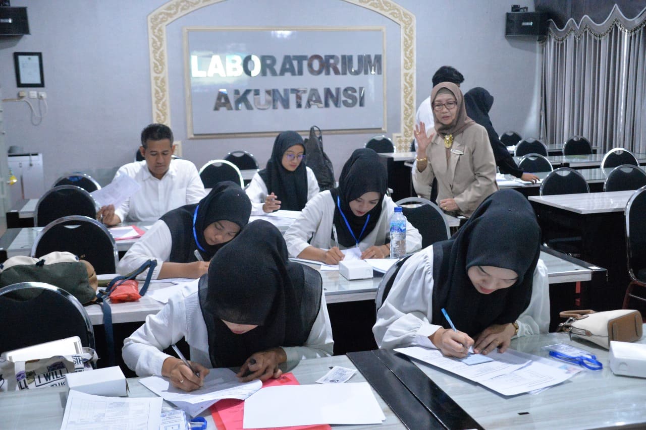 Ujian Sertifikasi BNSP, FEB Unisma Kolaborasi bareng Kadin Institut Cetak Tenaga Profesional yang Kompeten di Bidang Manajemen SDM 2 Sertifikasi FEB Unisma.