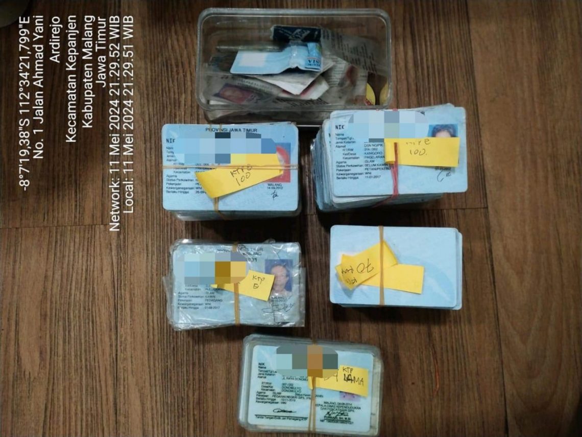 Tarik Pungli E-KTP, Oknum Tenaga Honorer Dispendukcapil Kabupaten Malang Terjaring OTT, 1 Calo Ikut Ditangkap 1 Tenaga honorer Dispendukcapil Kabupaten Malang.