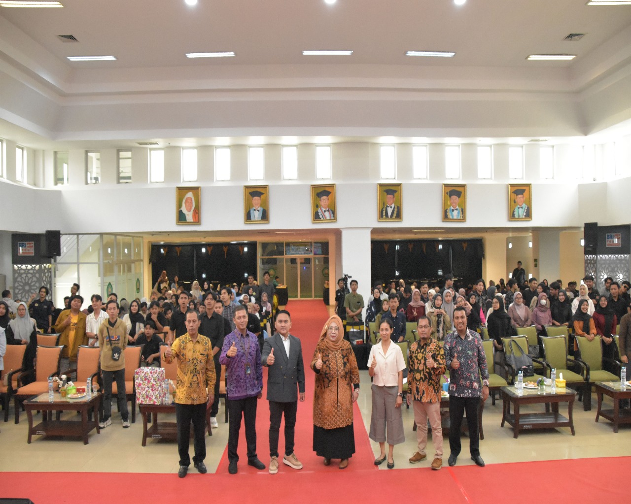 Kupas Harmonisasi Bisnis ASEAN, FEB Unisma Hadirkan Pakar Manajemen Budaya asal Thailand 5 Foto Bersama