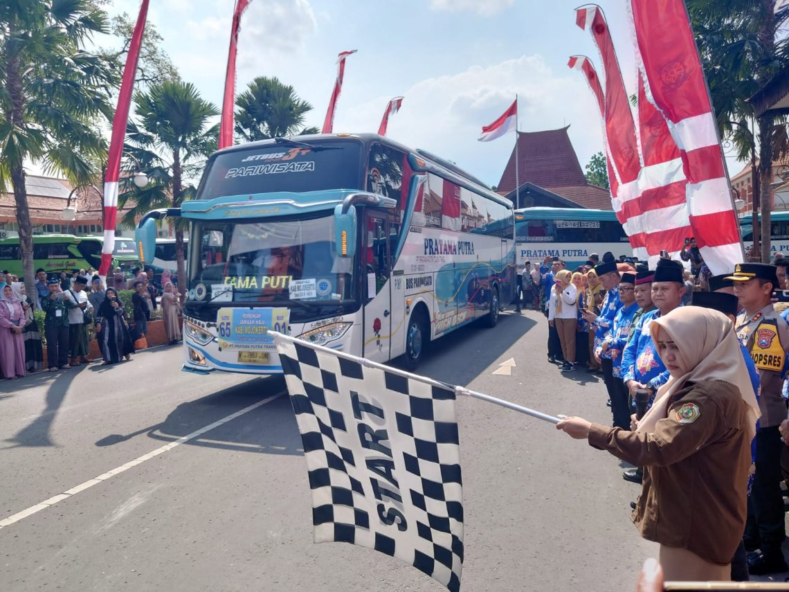 Pemberangkatan Haji Kabupaten Mojokerto, Bupati Ikfina Fahmawati Pesan Jemaah Jaga Kesehatan 1 Bupati Ikfina