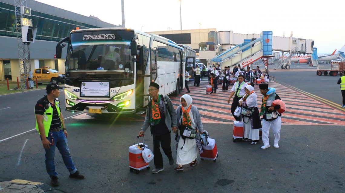 Layanan Fast Track, Imigrasi Arab Saudi Cukup Periksa Dokumen Jemaah Haji di Bandara Juanda 1 Jemaah Haji Embarkasi Surabaya