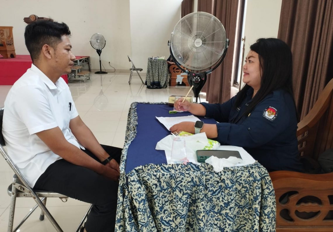 Tes Wawancara Calon Anggota Badan Ad Hoc oleh KPU Mojokerto (Hanif)