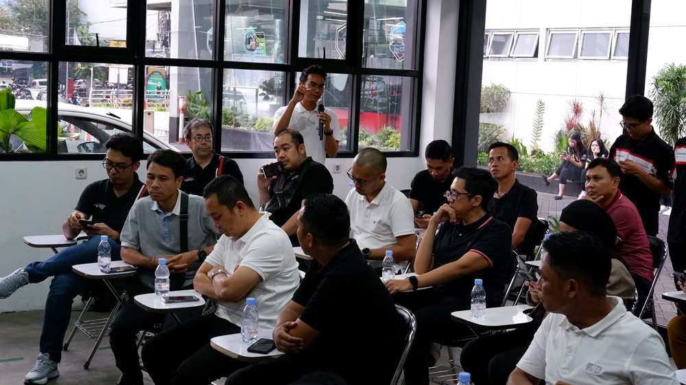 12 Dealer Se-Indonesia Tertarik Belajar Membuat Tim Balap di Toyota Kartika Sari Motor Malang 5 dealer se-indonesia